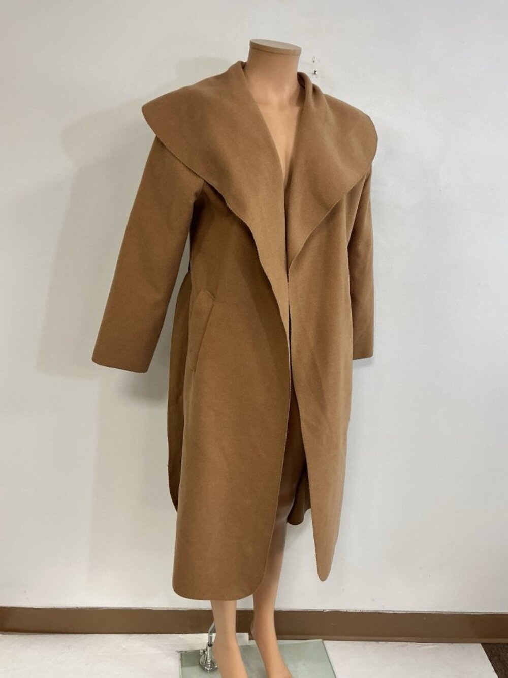 Long Wool Camel Coat Belted Made in Italy Womens Medium - Picture 2 of 8